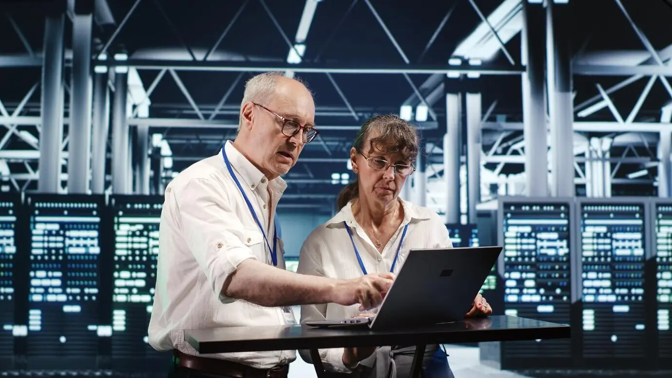 Коллеги перекрёстно проверяют компоненты сервера.